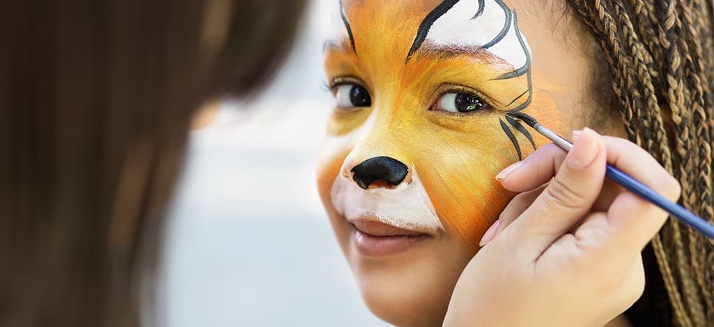 kid getting face painted