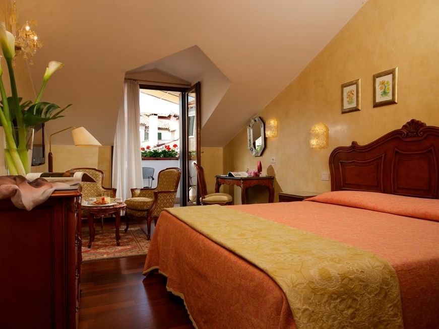 Superior room with Bedroom, lounge & Terrace at Hotel Bisanzio