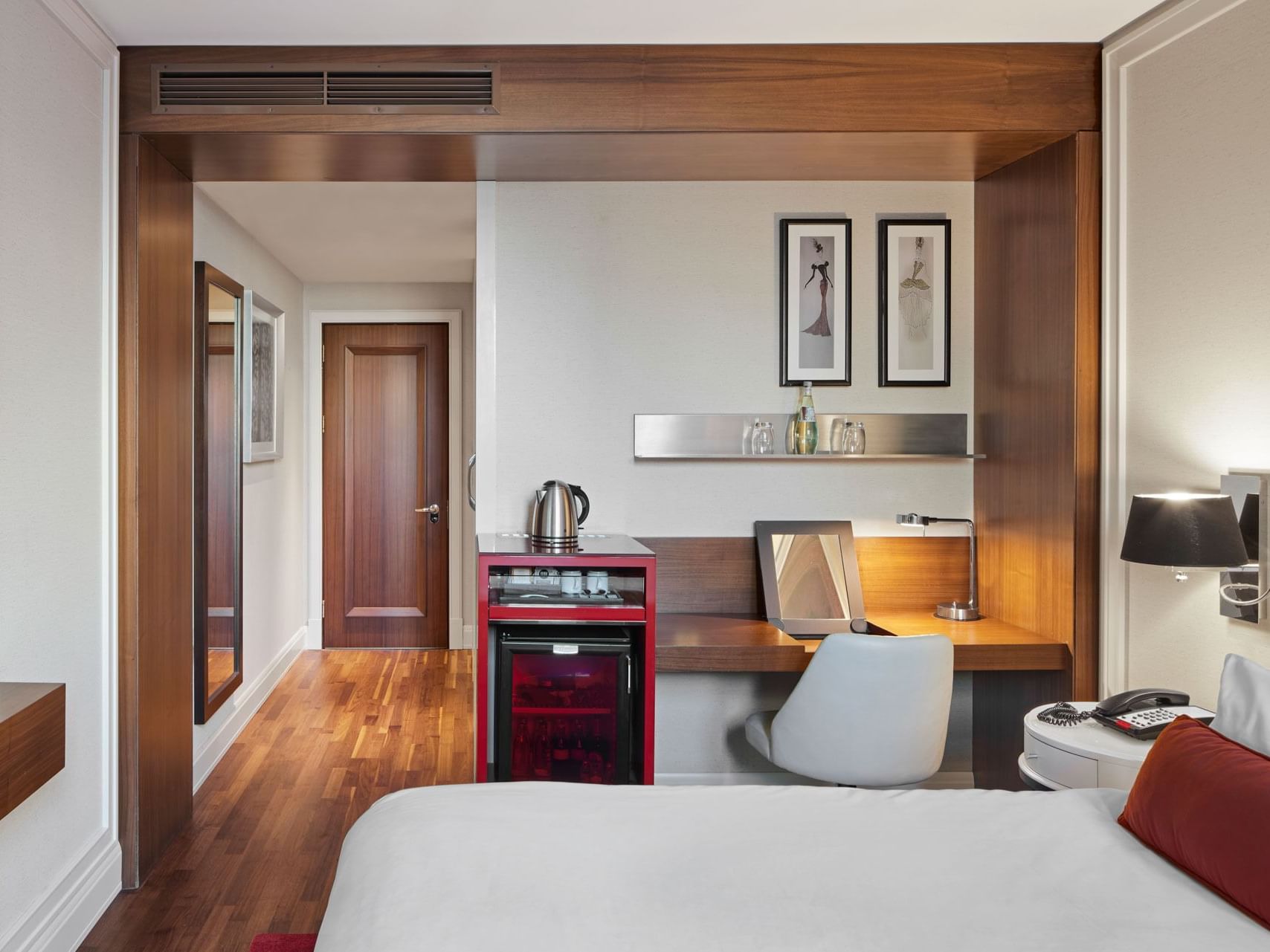 Genießen Sie einen stilvollen Aufenthalt im Herzen Berlins: Classic Zimmer im Titanic Gendarmenmarkt Berlin