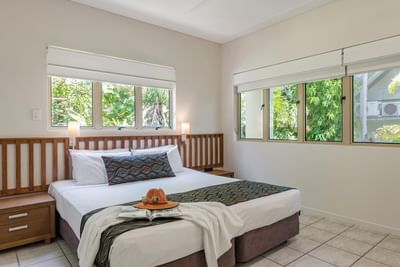 King bed in 3 Bedroom Superior Apartment, Silkari Reflections
