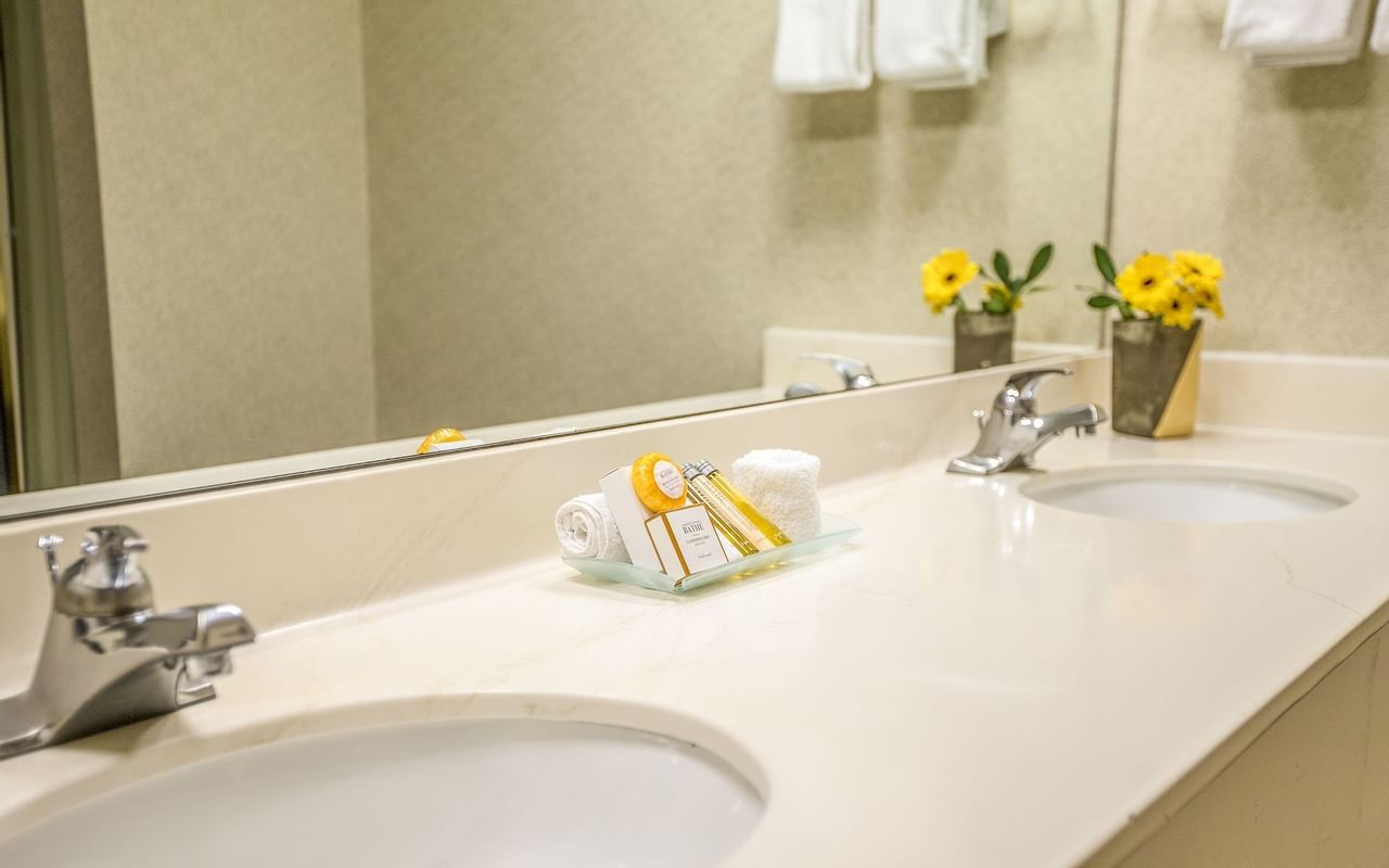 Hotel 116, a Coast Hotel - Bathroom