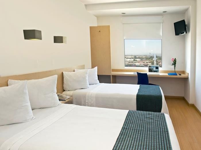 Habitación Doble Superior con ventanas abiertas en One Hotels