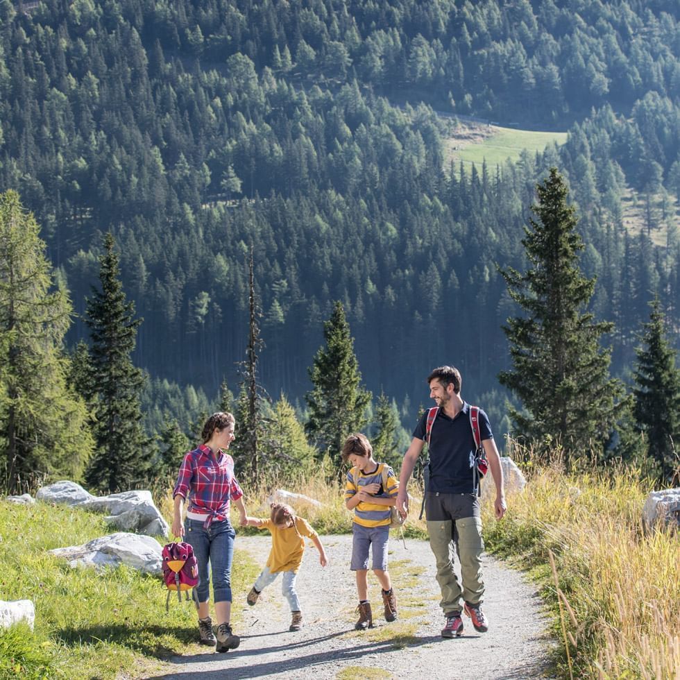 A family on a hike near Falkensteiner Hotels