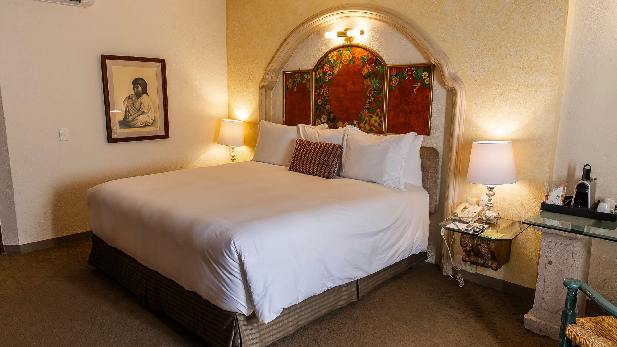 King Master Suite with white bedding, decorative headboard, and arched alcove at Quinta Real Zacatecas