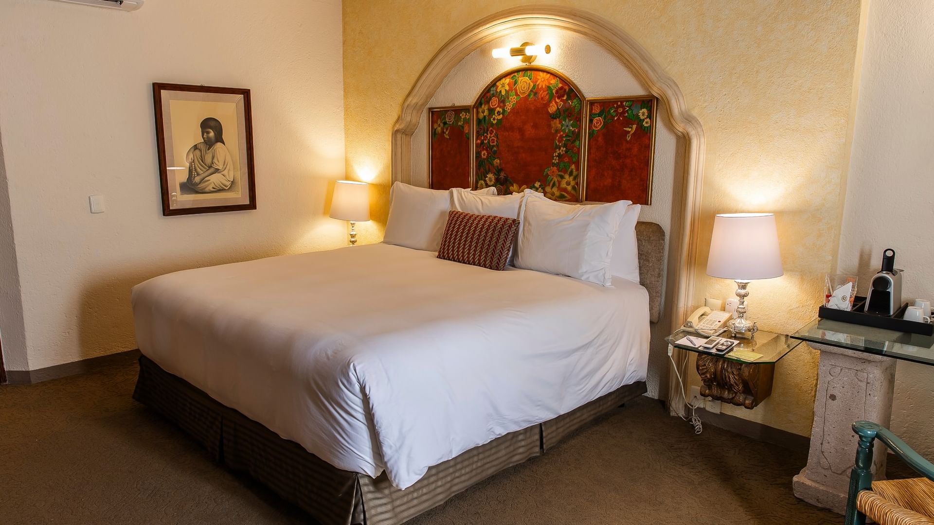 King Master Suite with white bedding, decorative headboard, and arched alcove at Quinta Real Zacatecas
