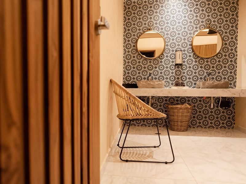 Premium amenities and furniture in Ome Spa at The Reef Playacar