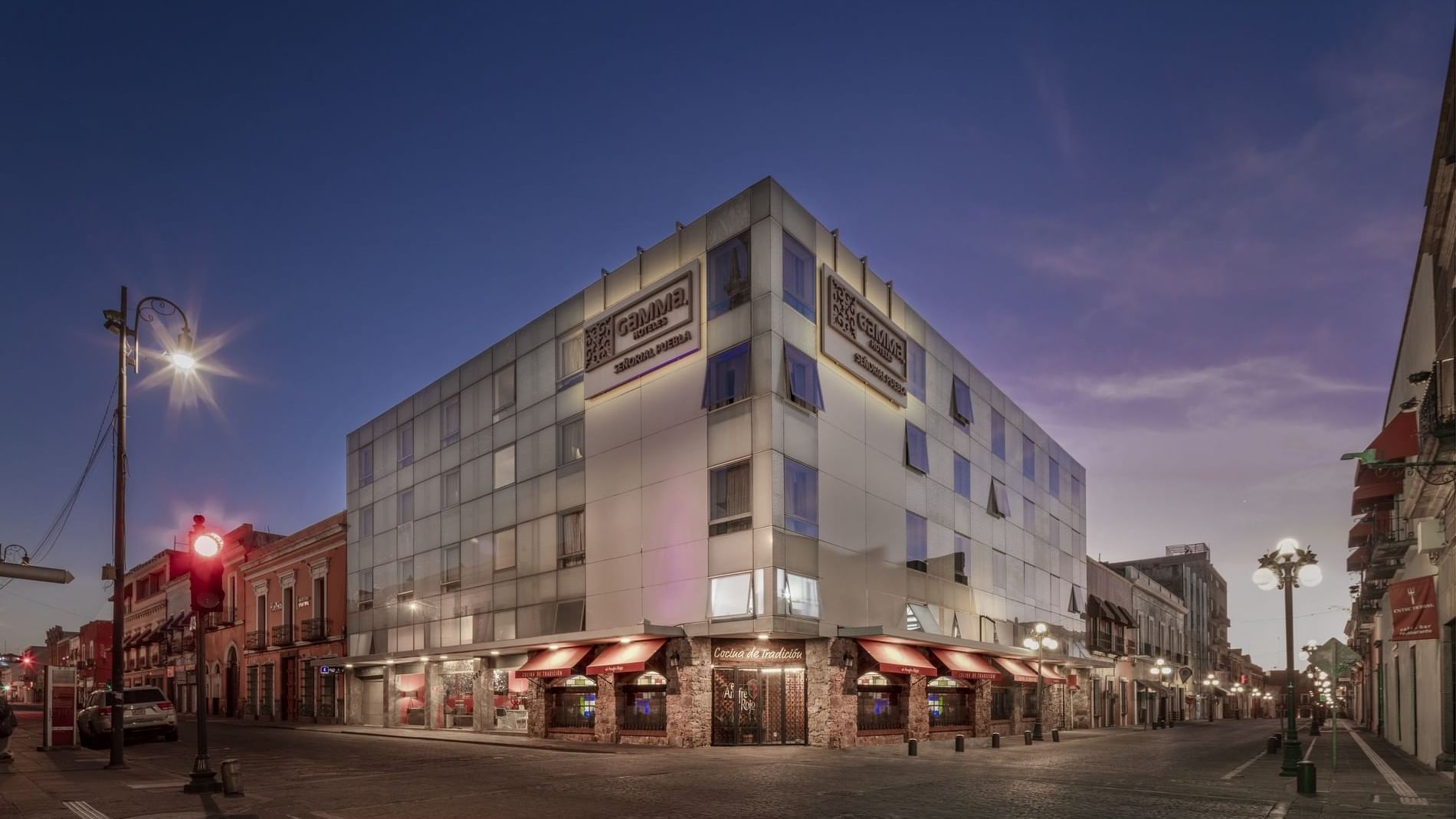 Exterior view of Gamma Puebla Senorial Centro with street