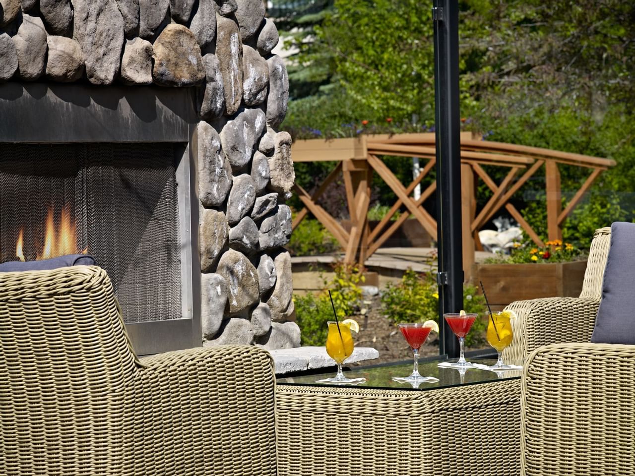 Coast Canmore Hotel & Conference Centre - Patio Bridge Drinks