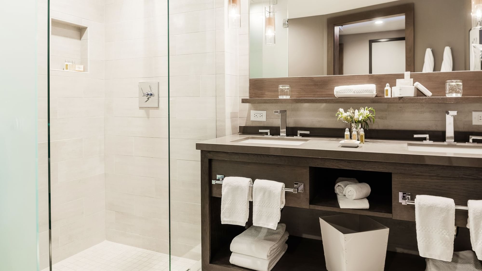 Superior Double Queen Room Hotel Jackson Rooms & Suites