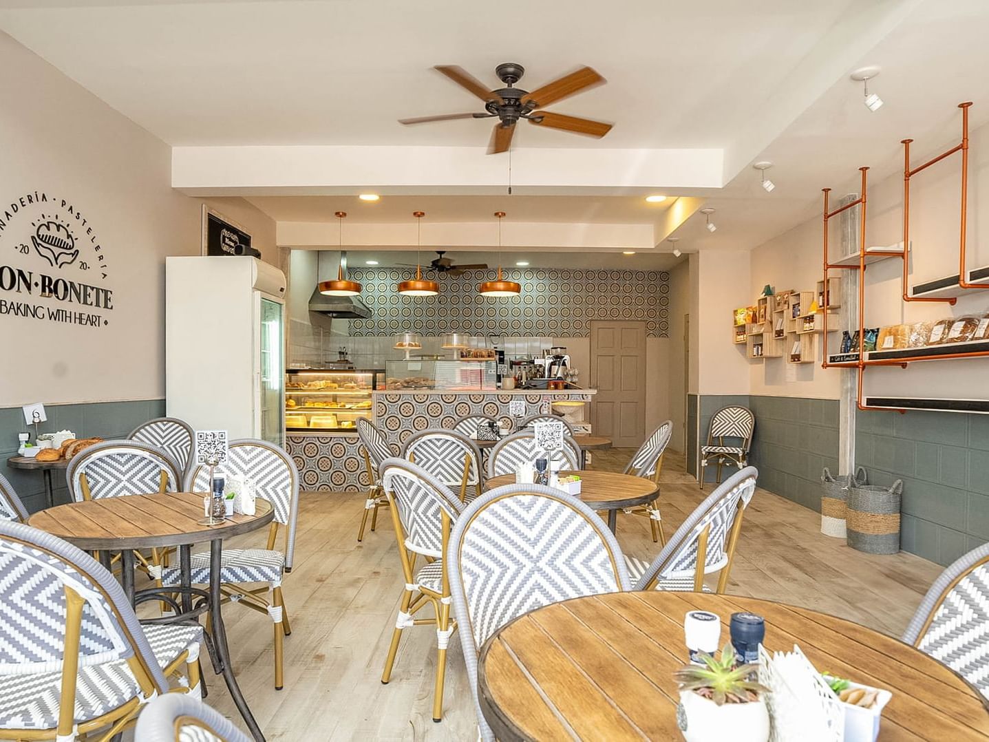 Arranged indoor dining area of Bon Bonete Bakery at Los Altos Resort