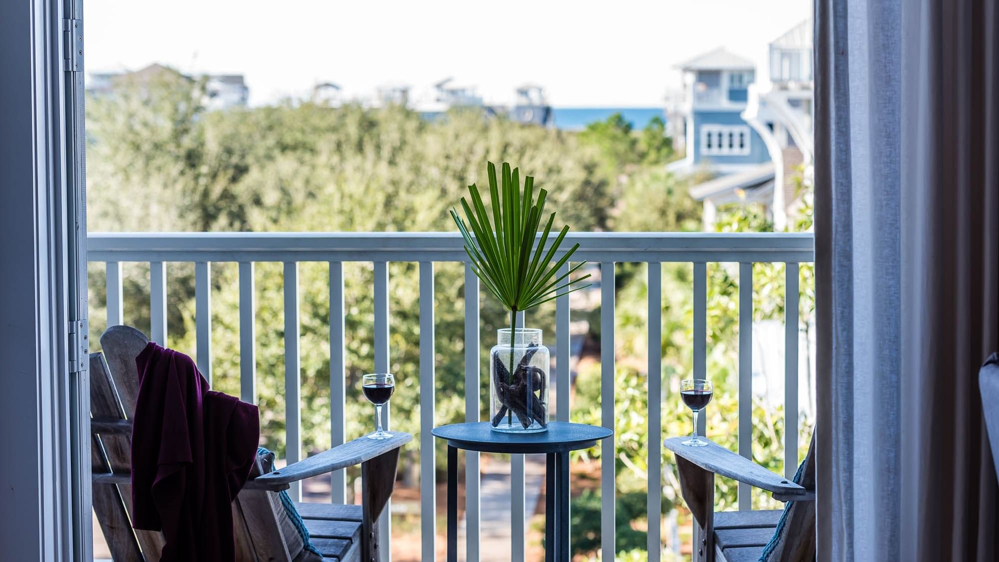 Premium Resort suite with a balcony view and balcony chairs at Watersound Inn