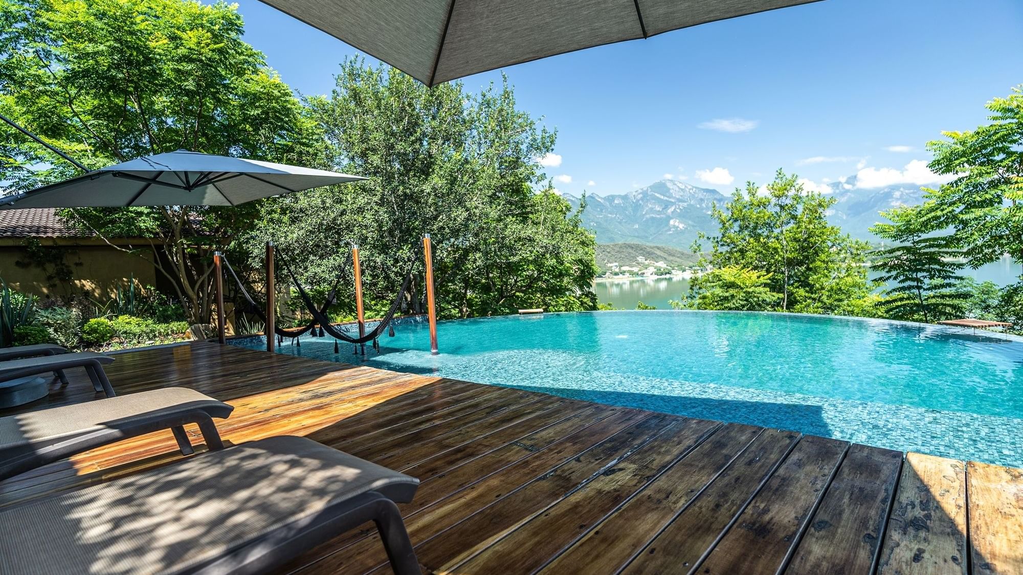 Infinity pool and mountain view of Gamma Rincón de Santiago