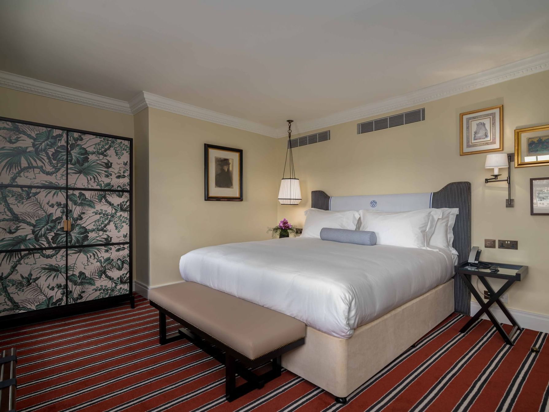 Interior of the Heritage King Room at The Relais Henley