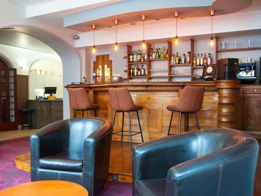 Bar & Lounge in Hotel Bristol at The Originals Hotels