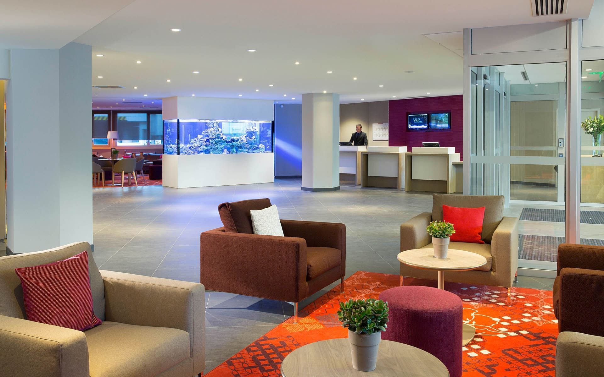 Intérieur du salon du hall à l'Oceania Clermont-Ferrand