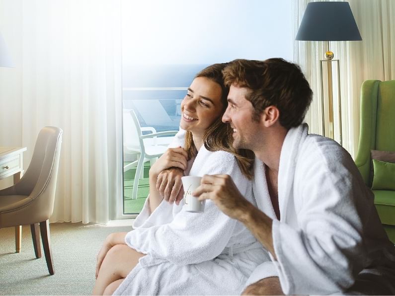 Couple in a room at the Hotel Cascais Miragem