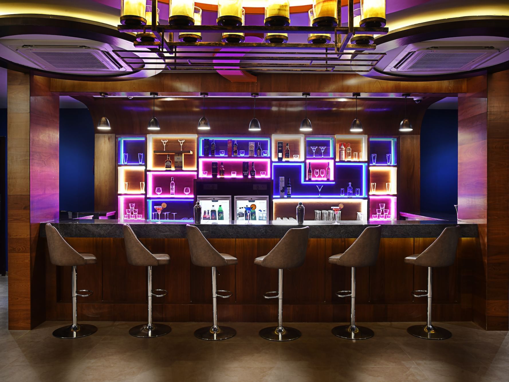 Madira & Moksha's bar with drinks at Eastin Easy Vita