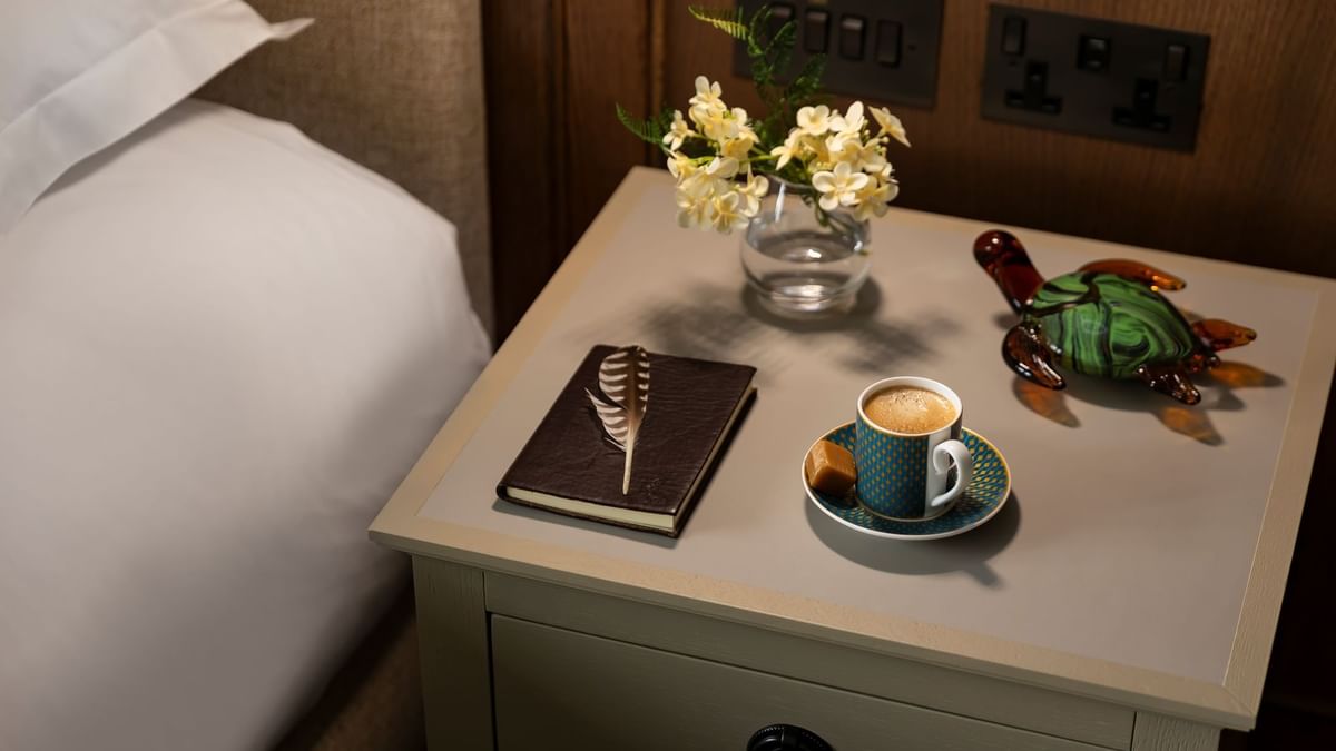 Suite with Lounge and Garden View