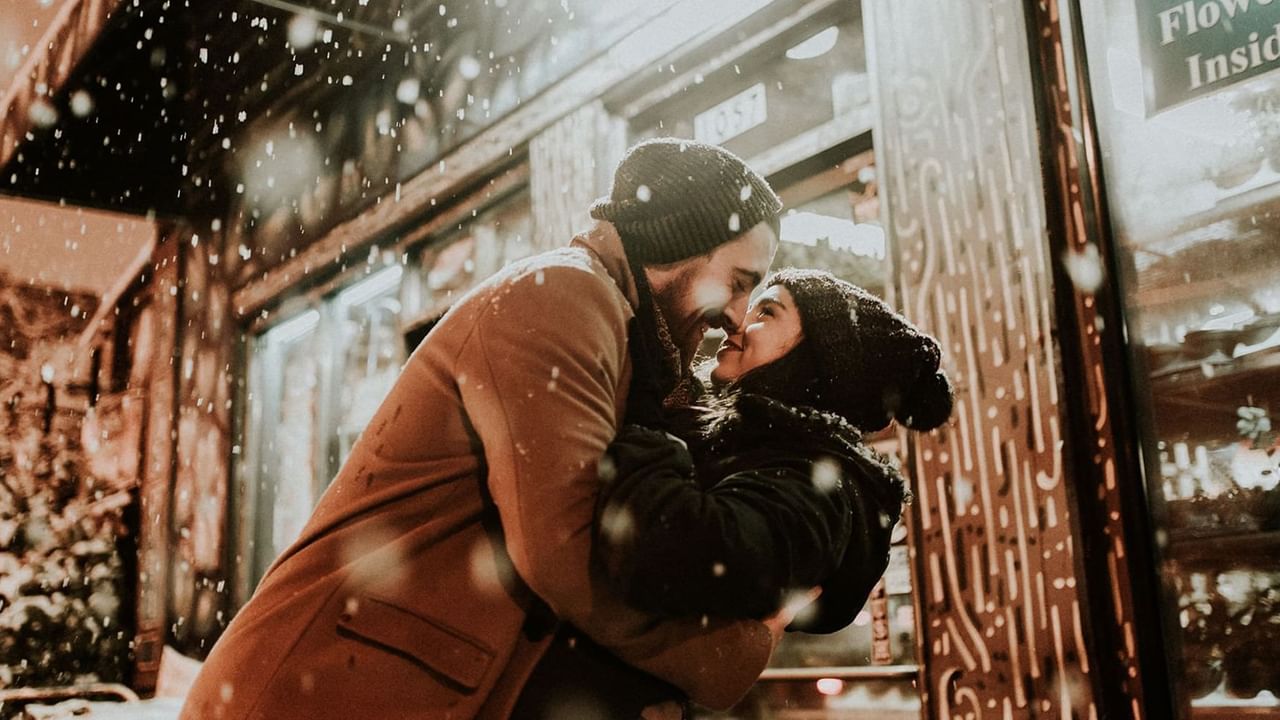 Couple kissing in the snow