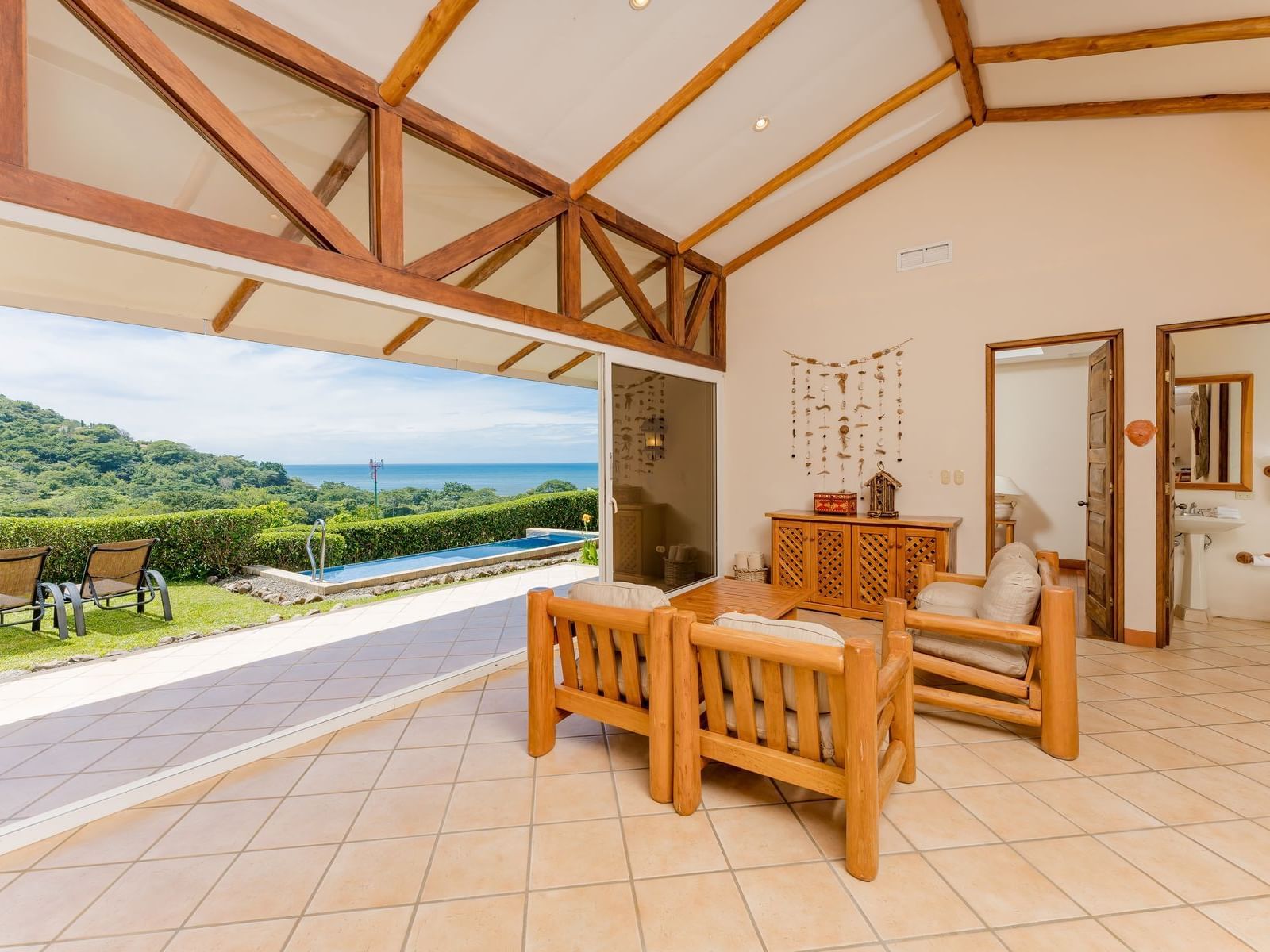 Livingroom with a garden view in Carao at Punta Islita Hotel