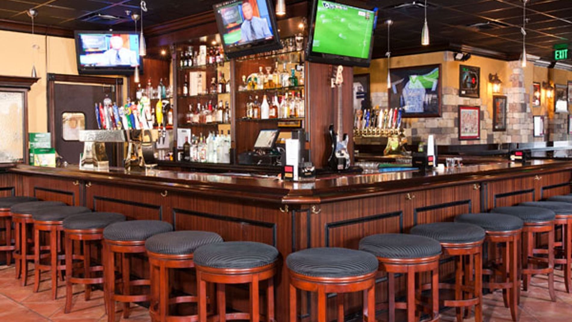 Bar counter of Frankie Farrell’s Irish Pub & Grille at Lake Buena Vista Resort Village & Spa