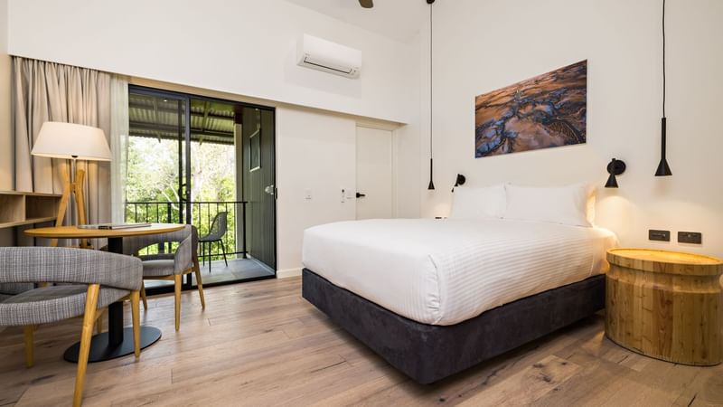 Interior of Deluxe Queen Room at Mercure Darwin Airport
