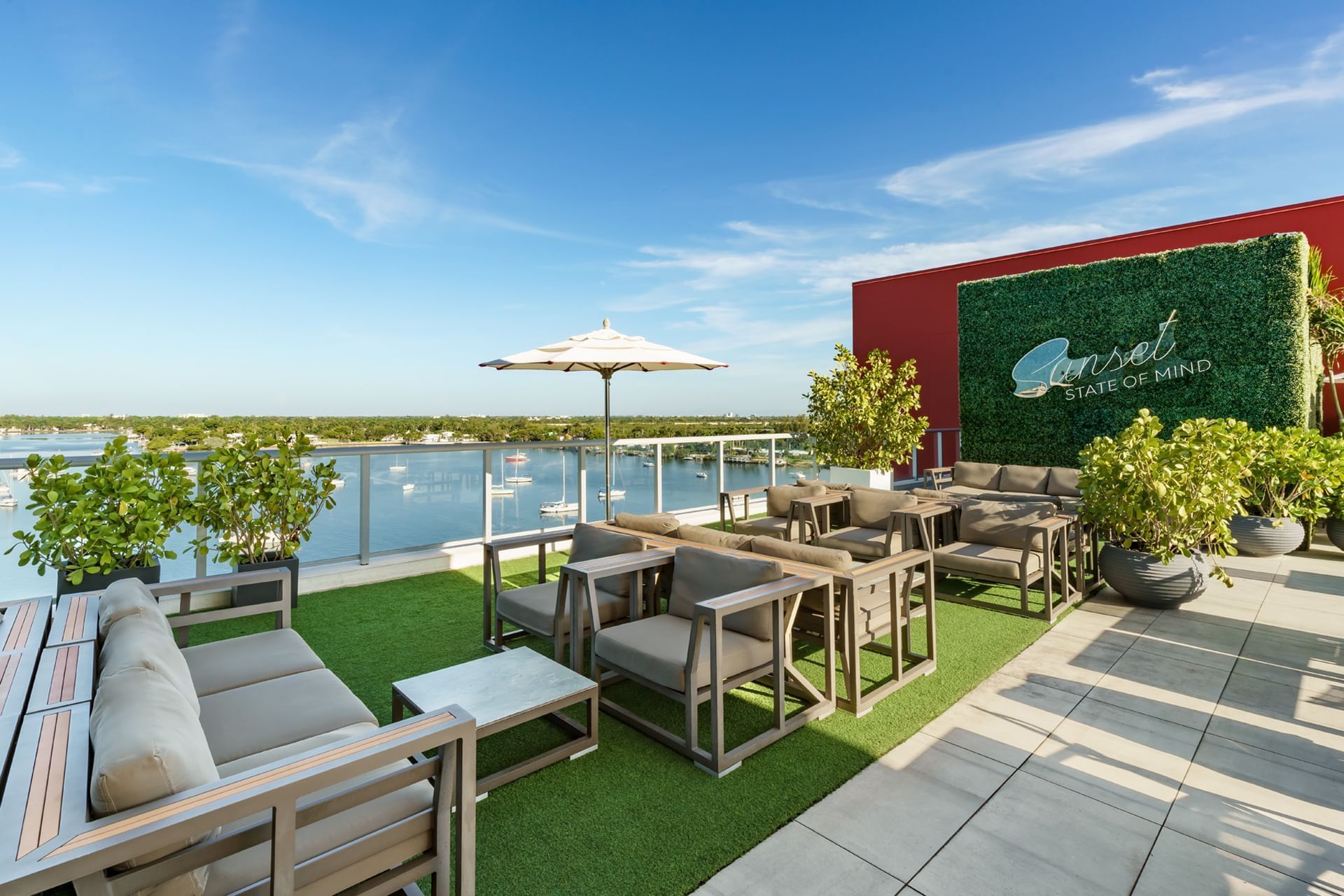 Costa Hollywood Beach Resort Hotel in Ocean Drive Miami