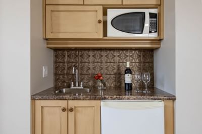 Kitchenette with pantry in King Executive at Retro Suites Hotel