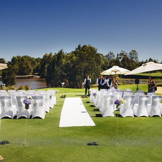 Exterior wedding arrangement at Mercure Kooindah Waters