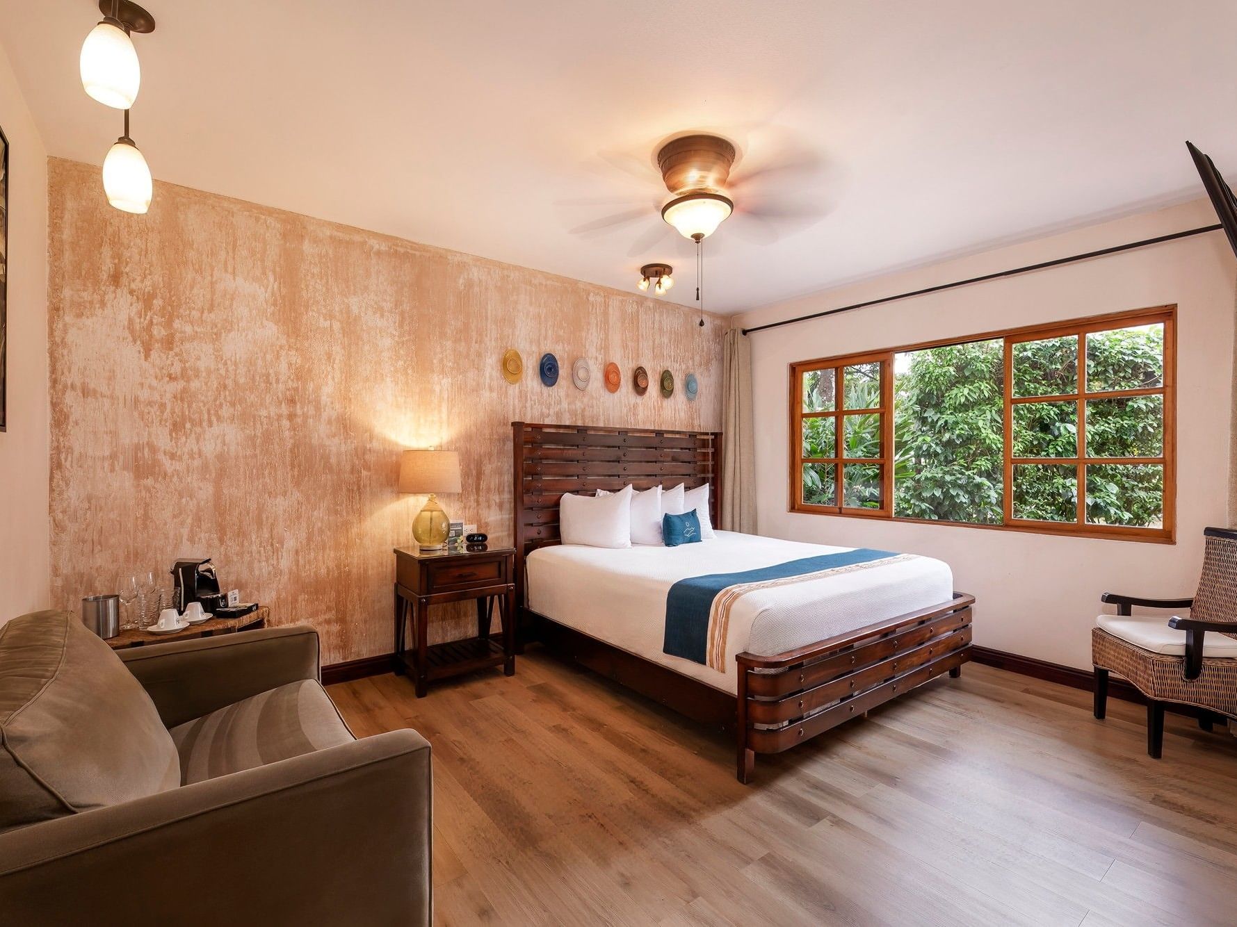 king-bed-in-deluxe-room-at-boutique-hotel-near-san-jose-costa-rica-airport-1