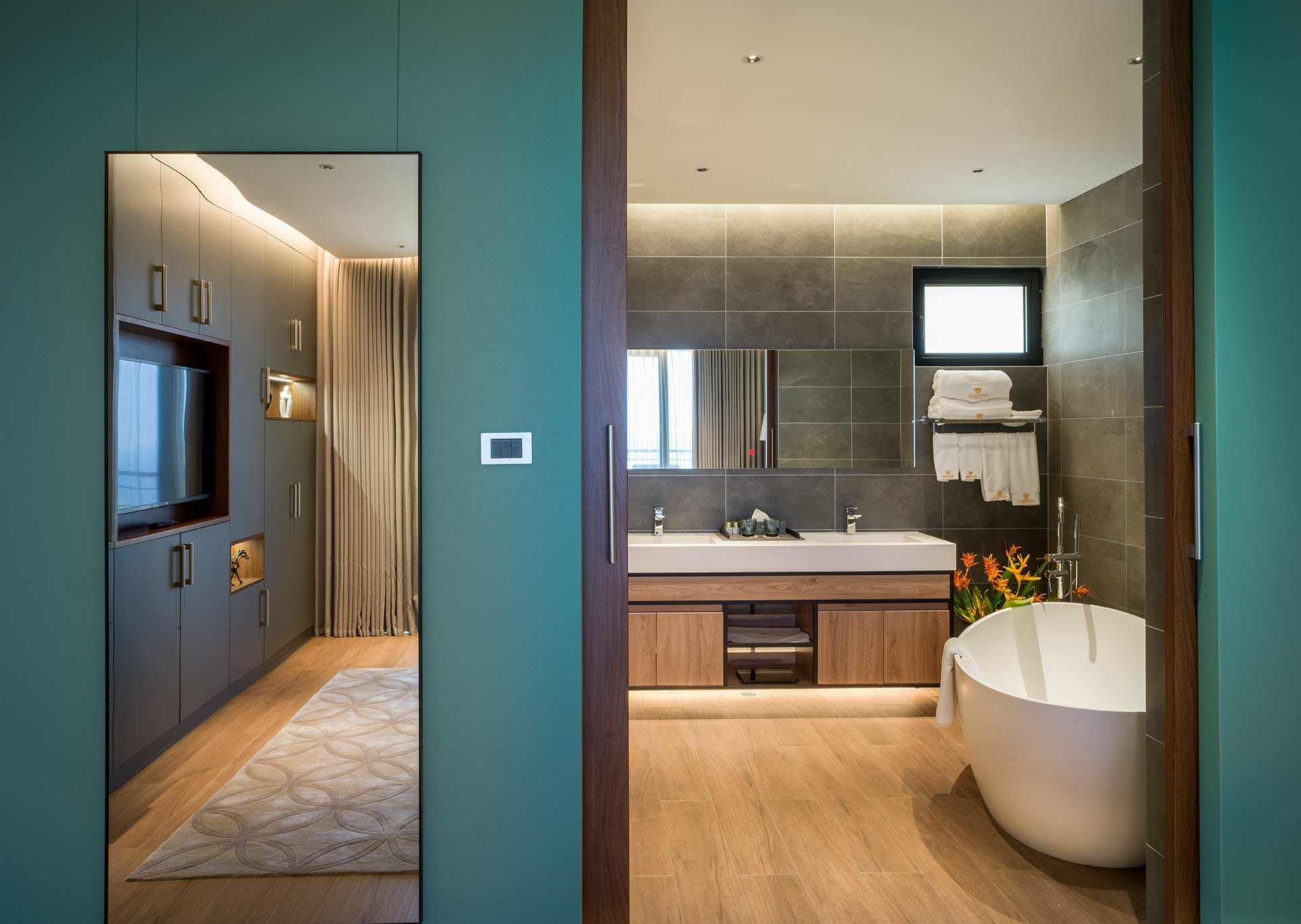 Vanity & bathtub in Golden Rock Suites at Golden Rock Resort
