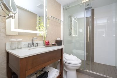 Bathroom with fresh towels