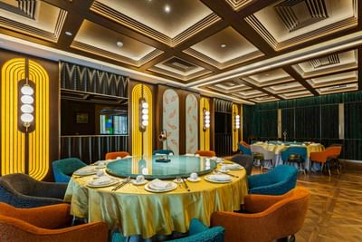Table settings in Xin Ming Yuen at Hotel Éclat Beijing