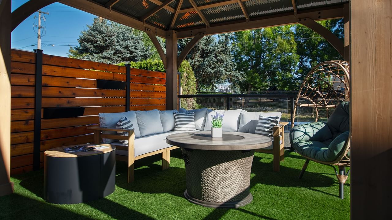 Hotel outdoor fireplace area