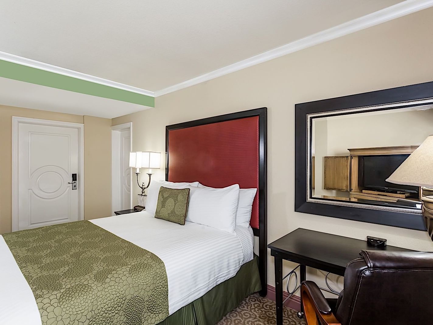 Bed in 1 Queen Bedroom at Safety Harbor & Resort