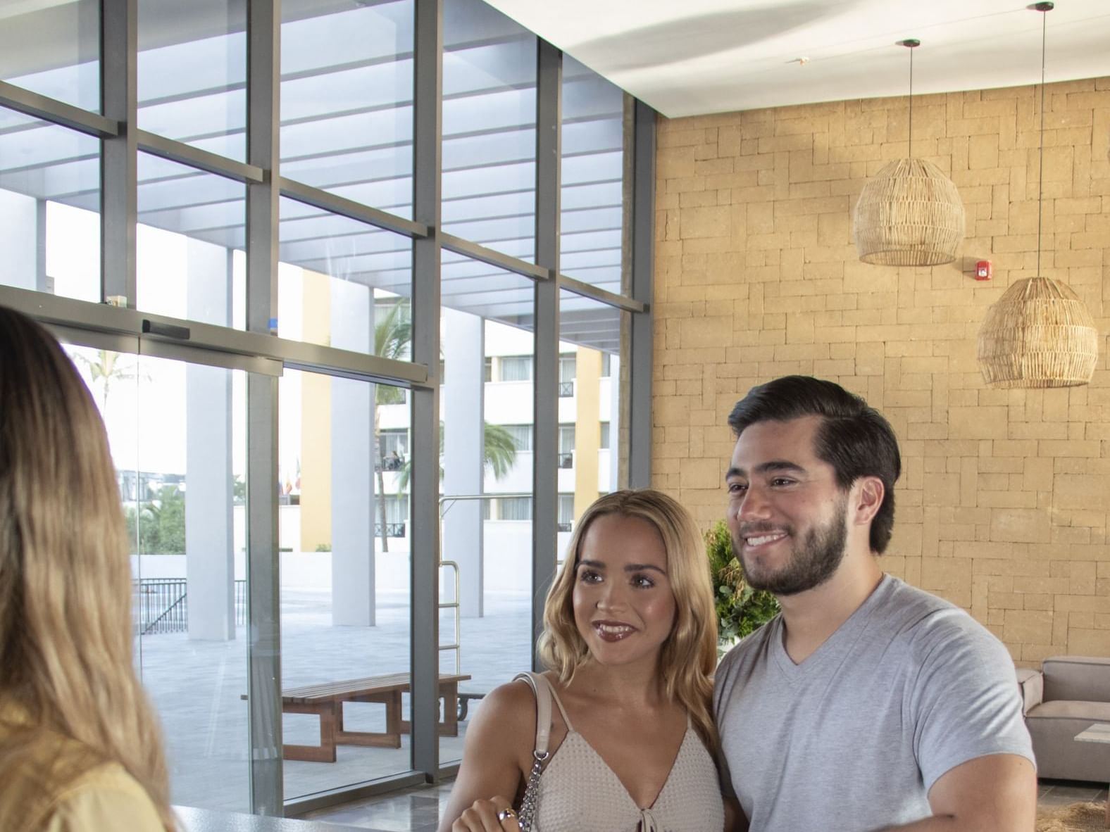 Couple talking with  the receptionist, Viaggio Resort Mazatlan