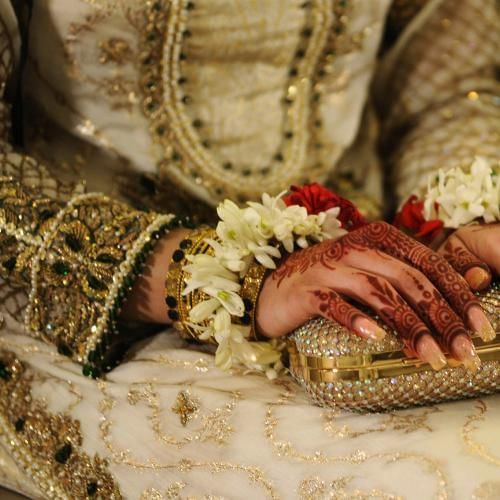 Traditional Pakistani bride attire