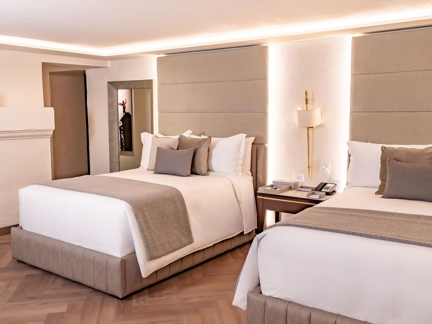 Two elegant beds in a spacious room at Quinta Real Puebla in Heroica Puebla de Zaragoza.