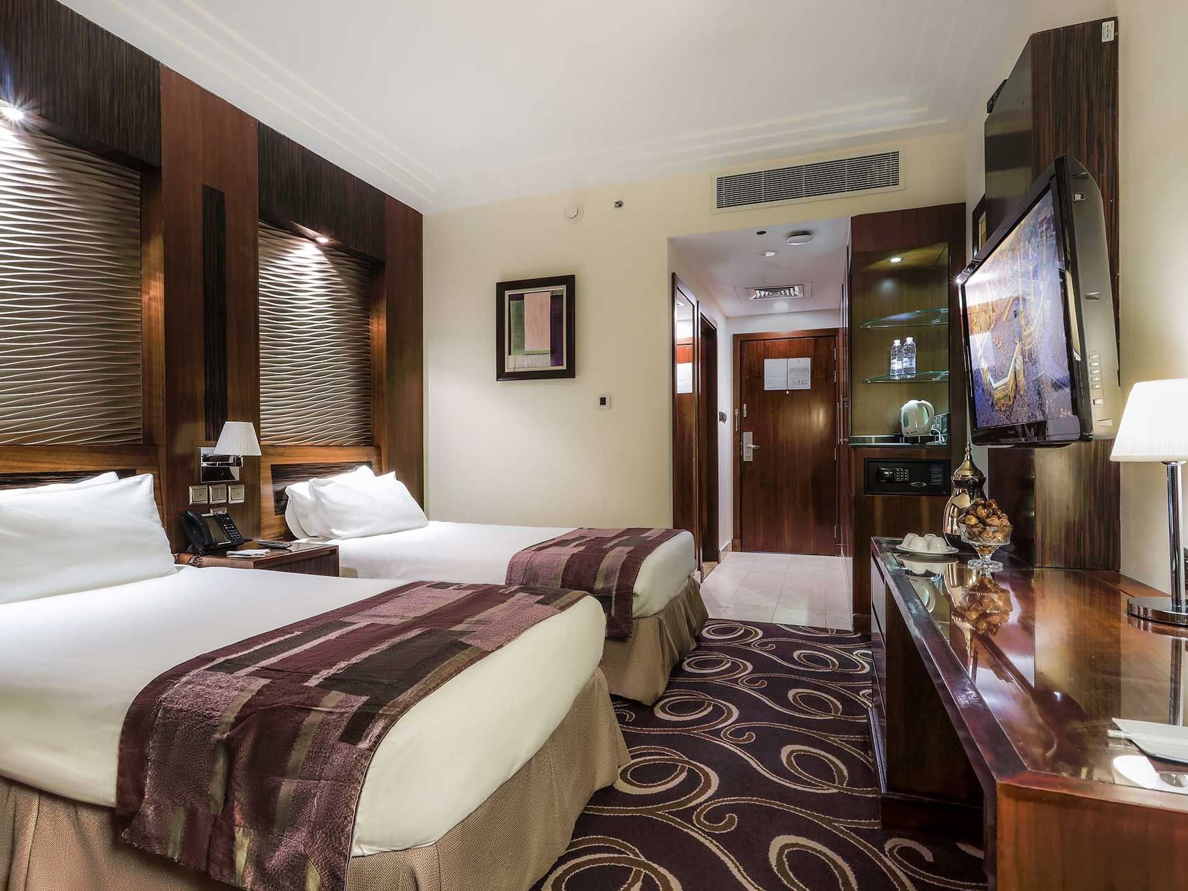 Beds & Hallway in Twin Room at Elaf Kinda Hotel