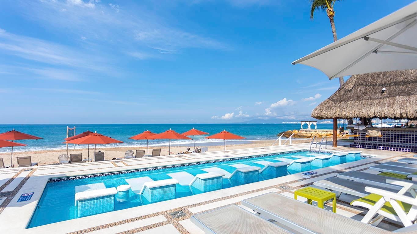Pool with wet loungers at Buenaventura Grand Hotel