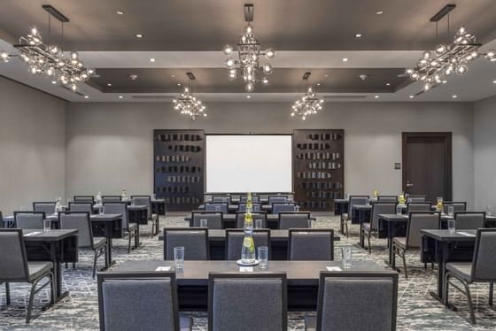 rows of chairs and tables in a meeting room