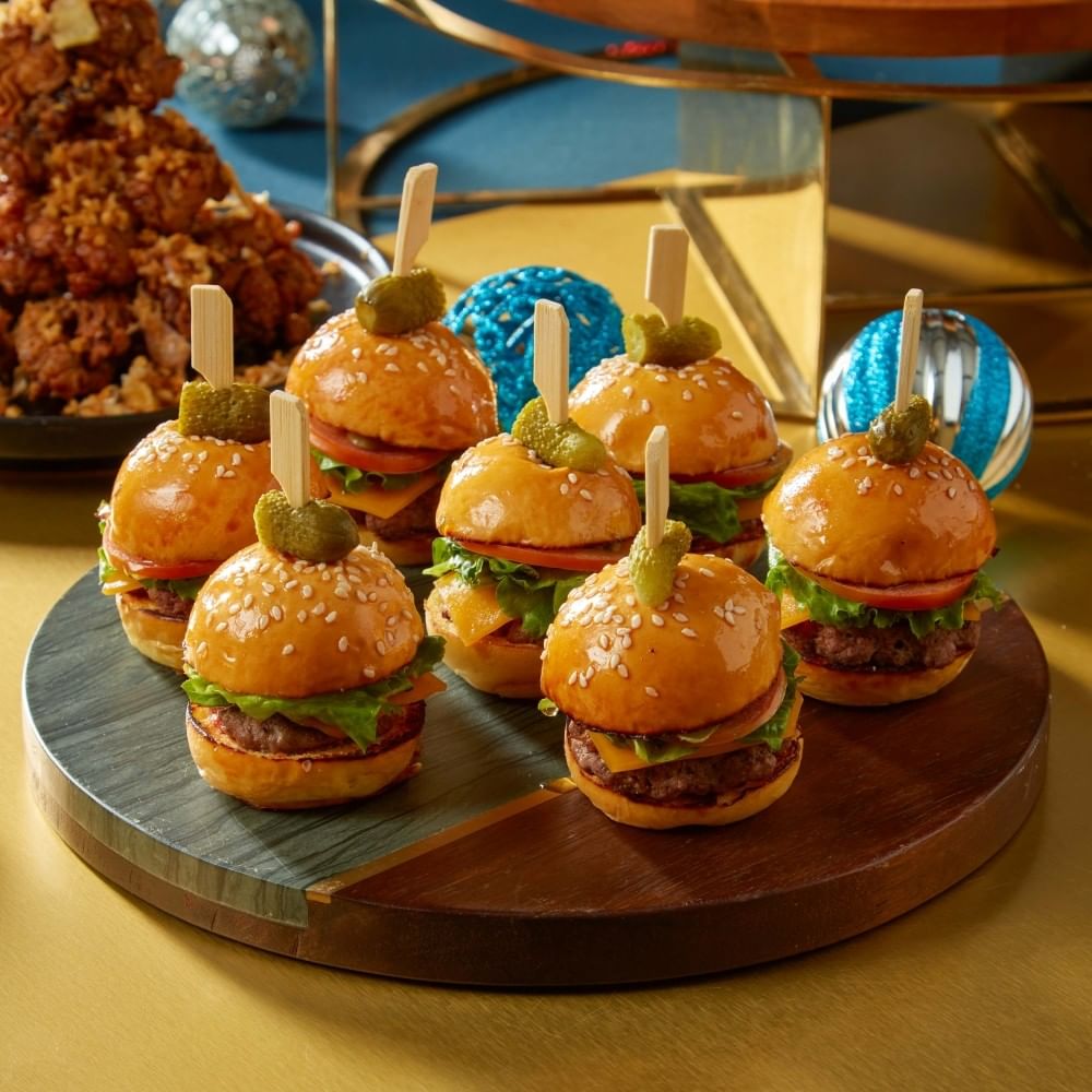 New Year's Eve 2025 Celebrations in Bangkok - Sindhorn Midtown Hotel Bangkok, Vignette Collection by IHG - New Year's Eve 2025 Pool Party