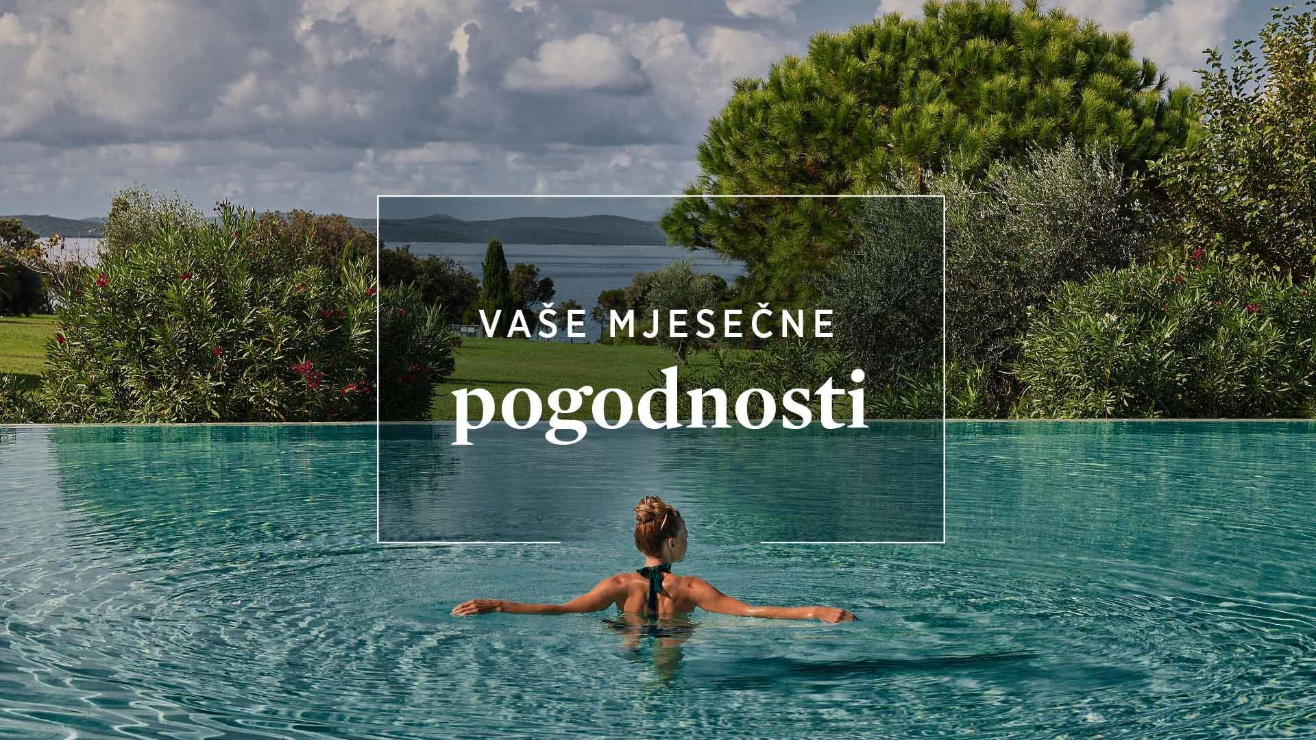 Žena u bazenu s tekstom 