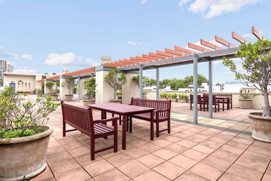 Outdoor dining & lounge area at Nesuto Curtin Perth Hotel