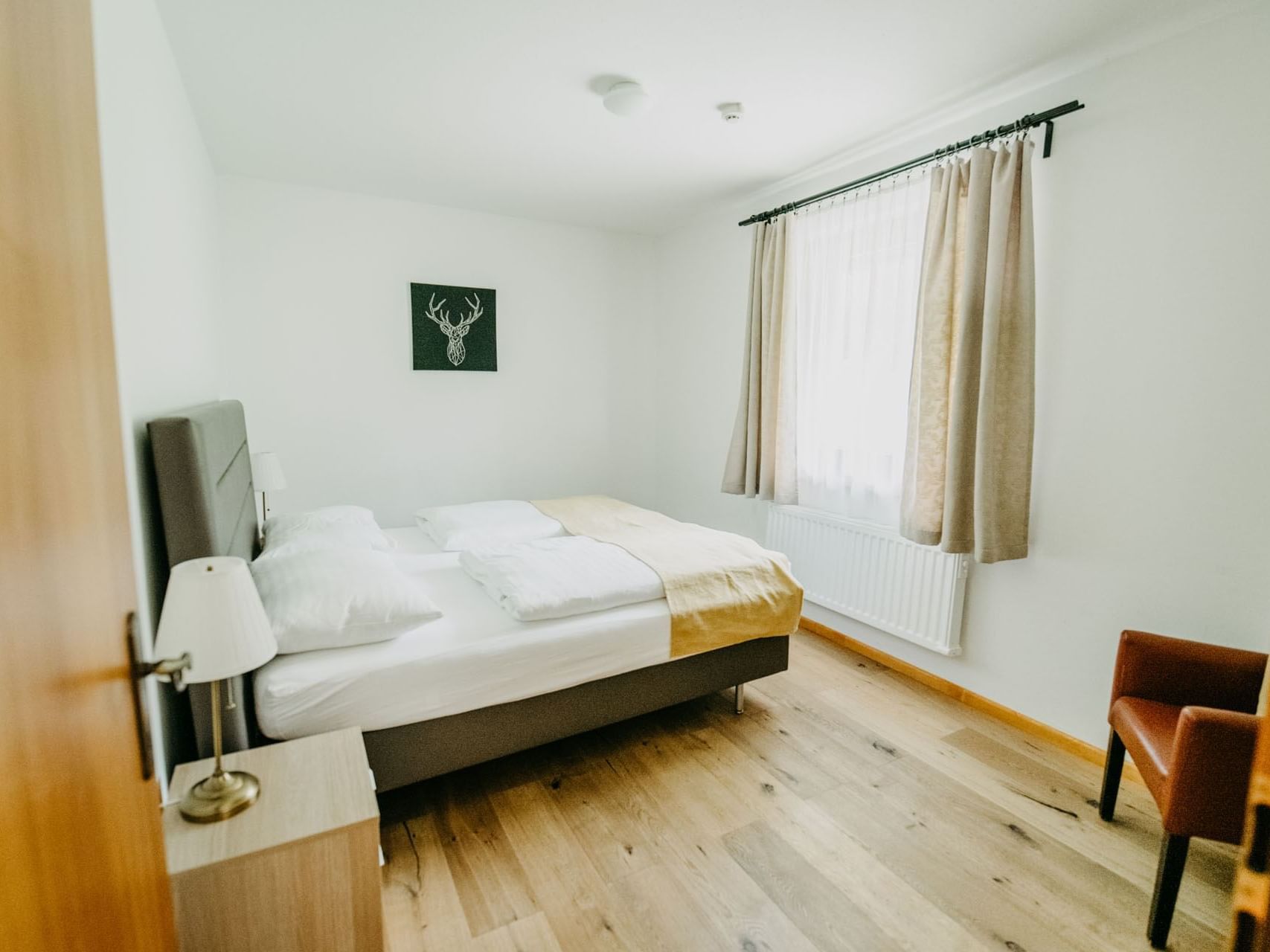 Doppelzimmer mit Holzboden