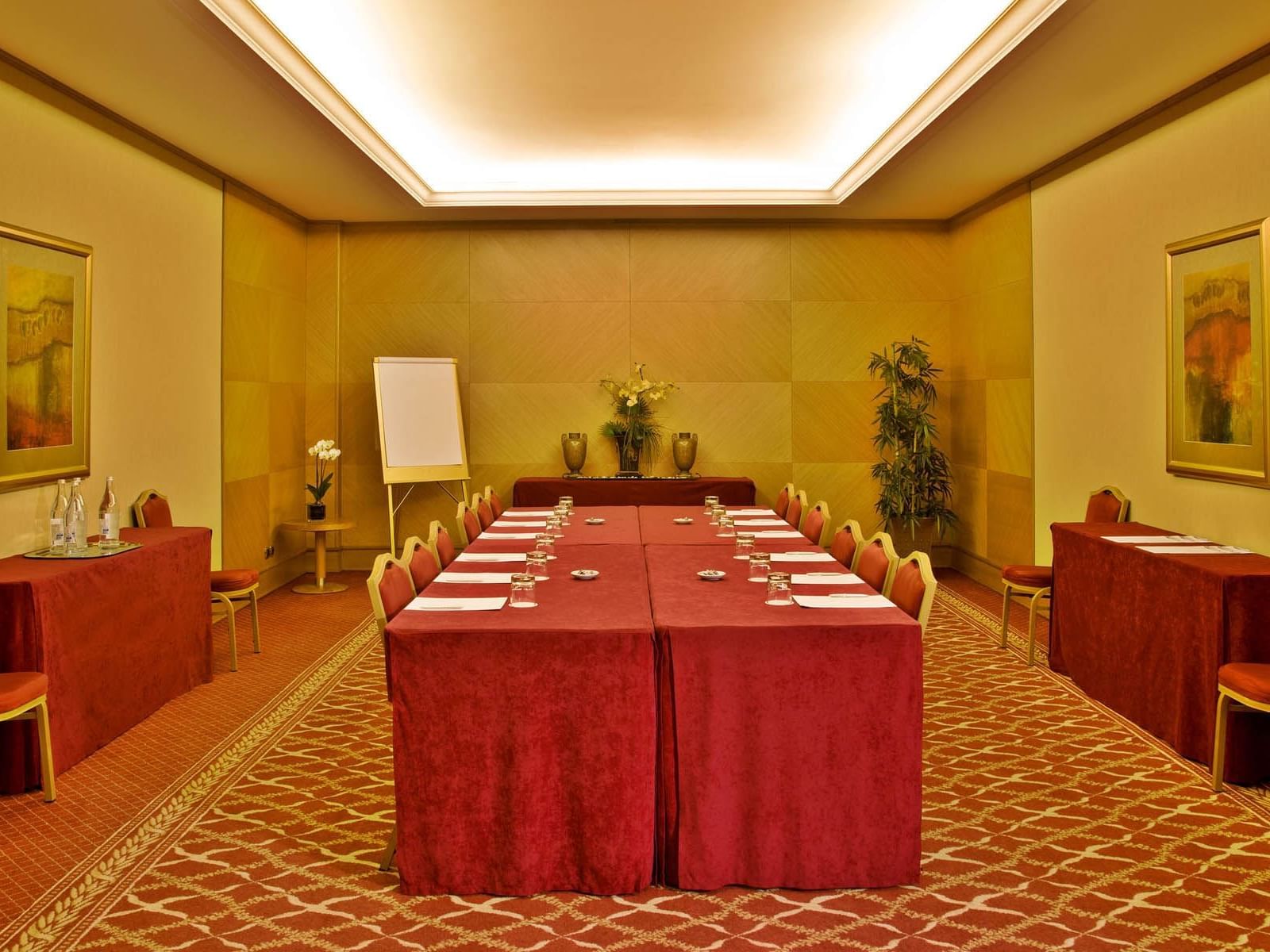 Table in Meeting Rooms VIII, IX, X, XI at Hotel Cascais Miragem Health & Spa