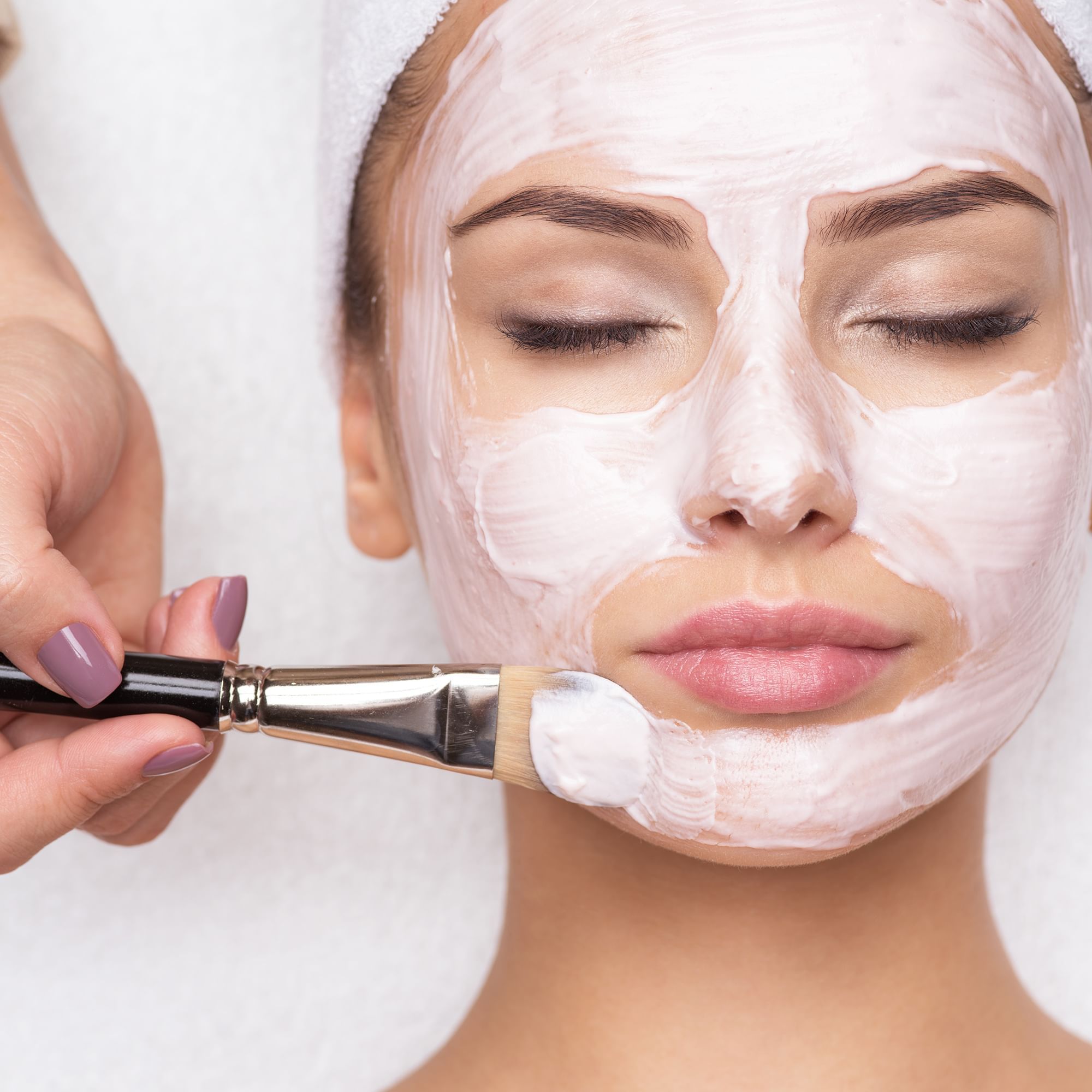 Lady receiving a Le Spa facial treatment at The Spa by Warwick Melrose