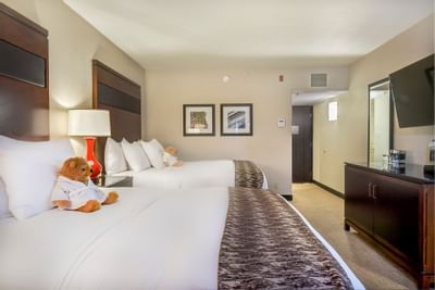 Double bedroom with 2 beds & furniture in a room at Hotel 43