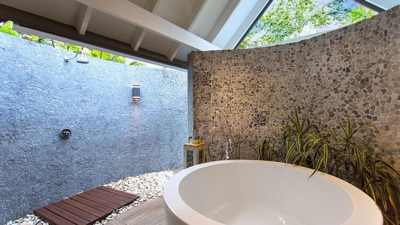 Bathtub & shower area in Efate Pool Villa at Warwick Le Lagon 