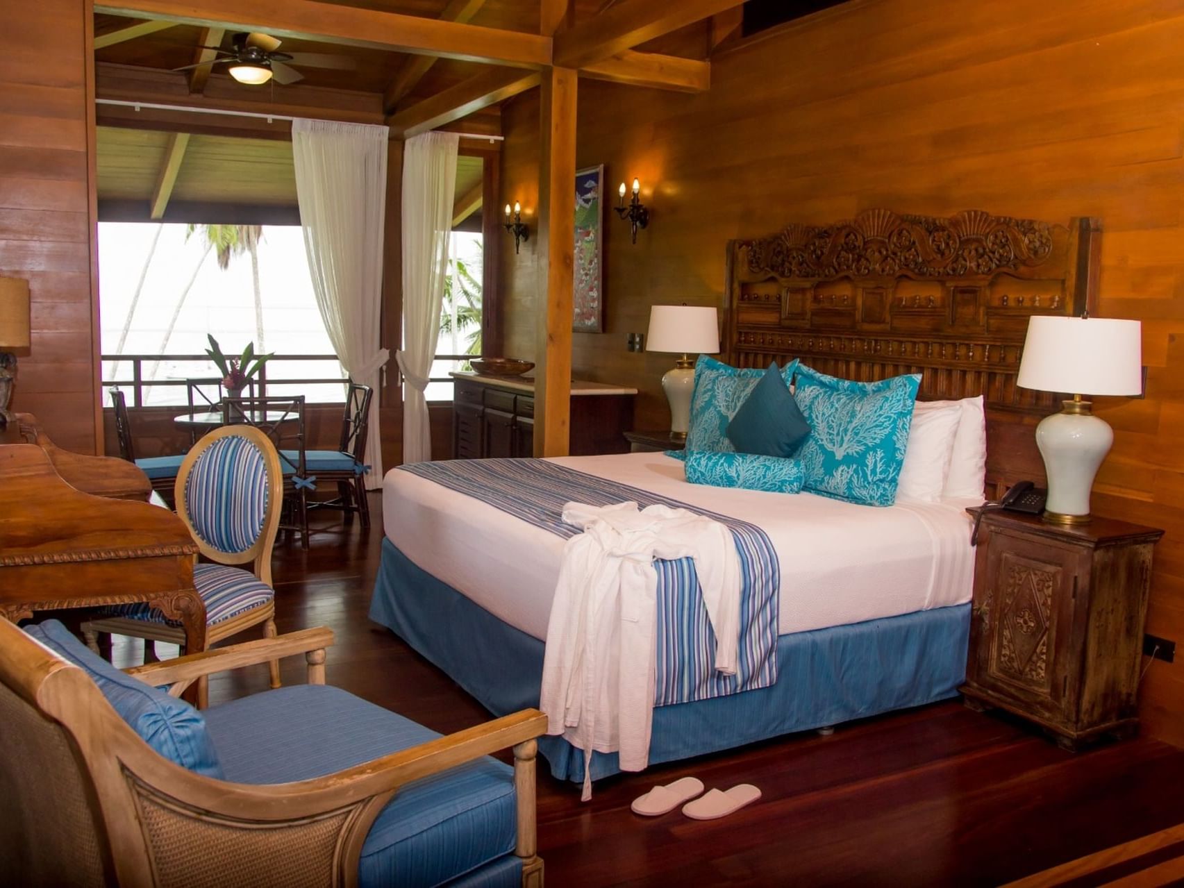 Bed & Lounge area in Deluxe Ocean View Room, Playa Cativo Lodge